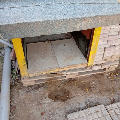 Handmade dog house used, waterproof and spacious for large dogs