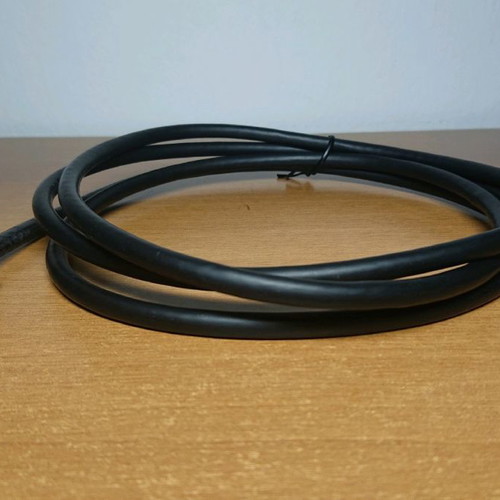 Displayport and HDMI cables used, lengths 1.8m and 1.5m