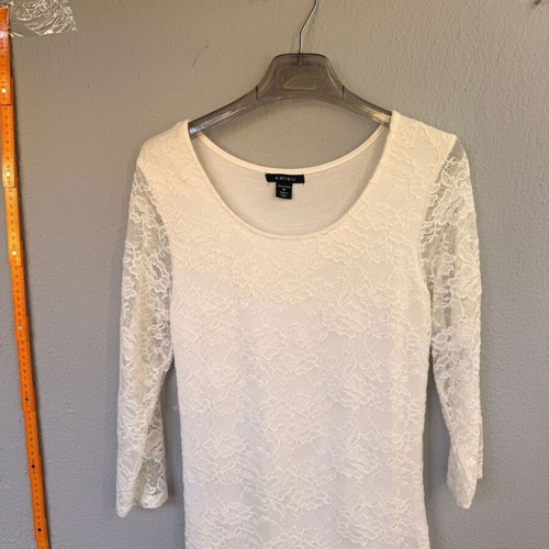 Women's white lace blouse with 3/4 sleeves used, size M