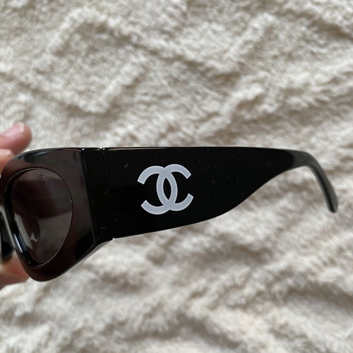 Chanel sunglasses like new, black, elegant summer style