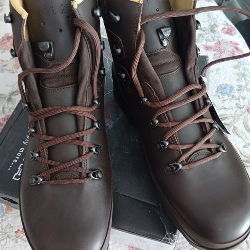 Lowa Munro PL boots new, size 44.5, brown leather
