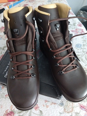 Lowa Munro PL boots new, size 44.5, brown leather