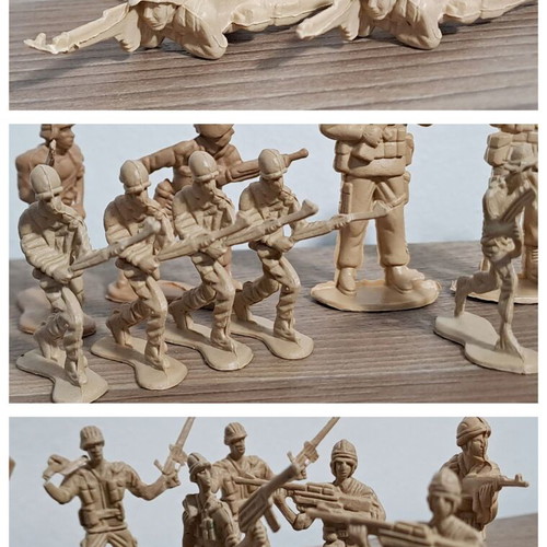 Pack of over 100 used plastic army men figures