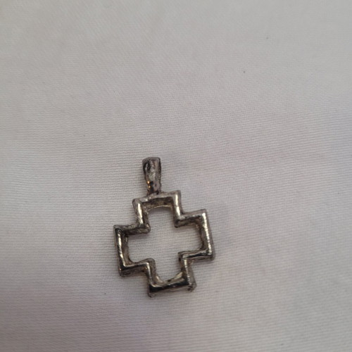 Cross pendant for necklace