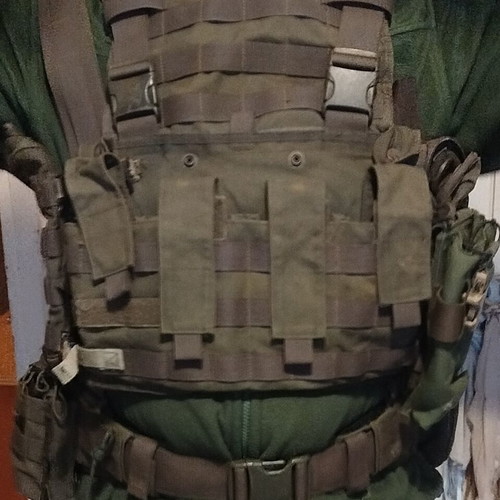 Tasmanian Tiger Chest Rig like new, full set Olive