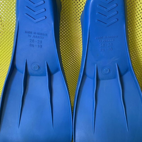 Florida blue swim fins size 26-26 like new