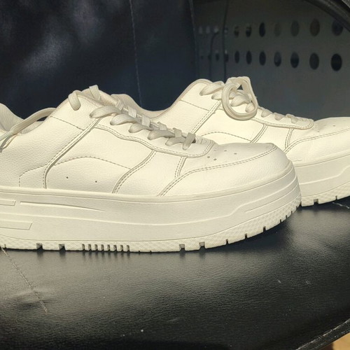 Bershka white athletic shoes like new, size 40
