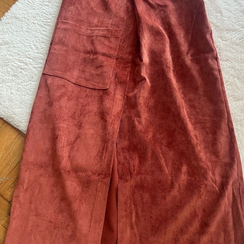 Midi skirt new with tags, cinnamon color, size ML