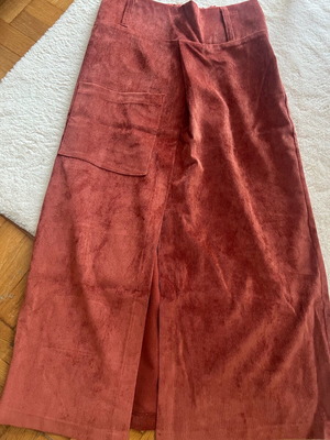Midi skirt new with tags, cinnamon color, size ML
