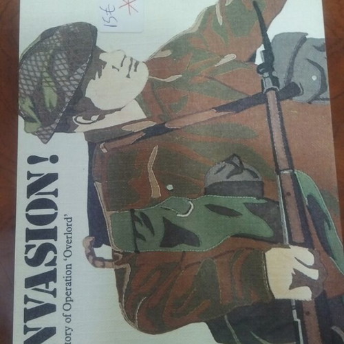 Invasion! book used, English in excellent condition