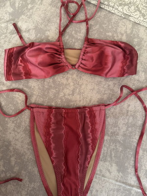 SunsetGo! Tie Dye Bikini with Matching Pareo like new, fuchsia and red