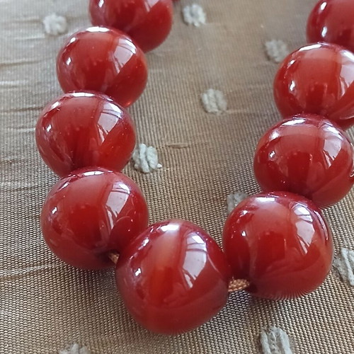 Bakelite komboloi worry beads, 33 beads, Syrian origin