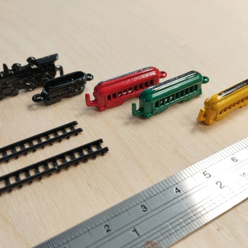 Collectible metal miniature train 7 pieces like new