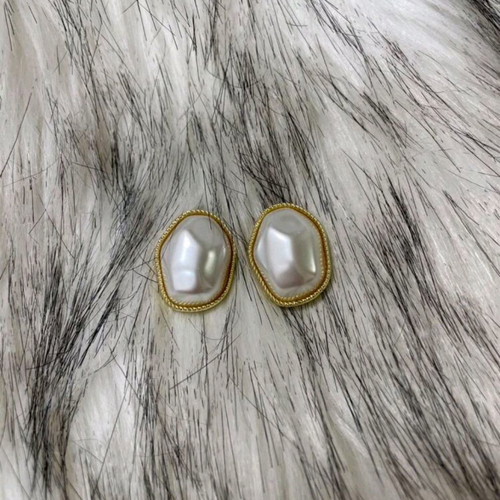 Earrings new, very elegant