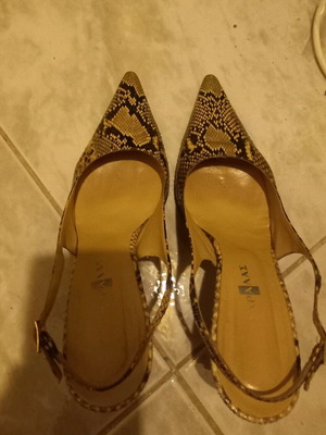 Haralas leather pumps size 37 like new, elegant and comfortable