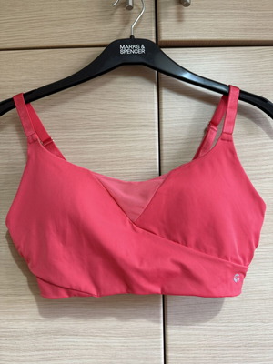 Gym bra σαν καινούργιο, μέγεθος 80B, ροζ με ενσωματωμένα cups ραμμένα