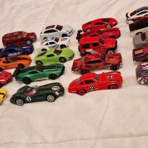 Hot Wheels collectible toy cars like new
