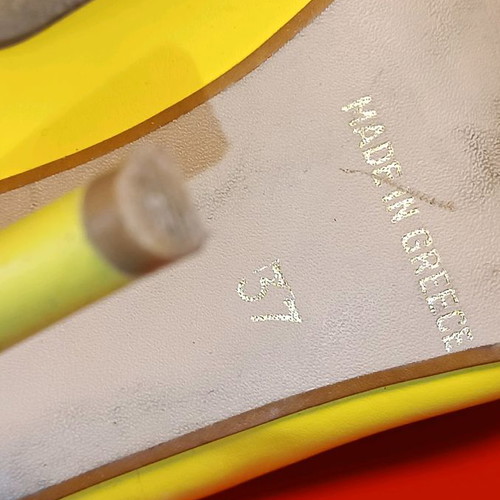 Yellow pumps used, size 37 with minor wear