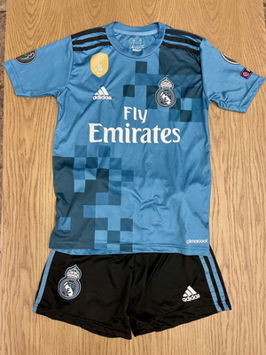 Ronaldo kids' football kit, size 10 (152)