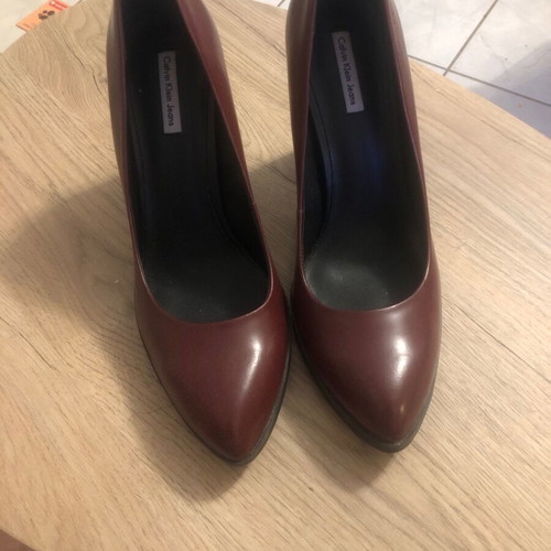 Calvin Klein women's brown pumps like new, size 40