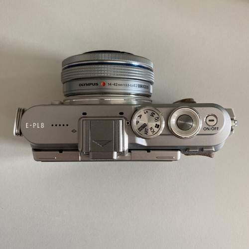 Olympus Pen E-PL8 brown kit 14-42mm ez pancake used