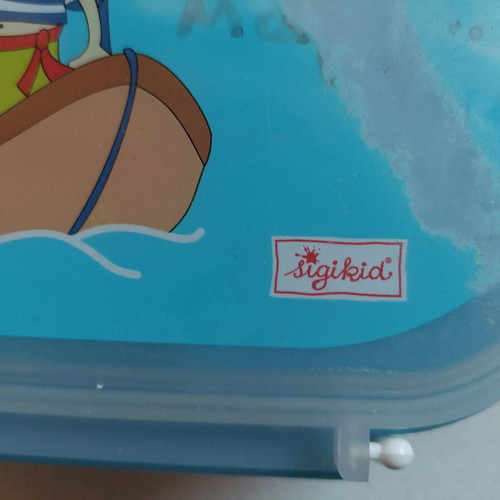 Sigikid lunchbox used for kids with inner compartment