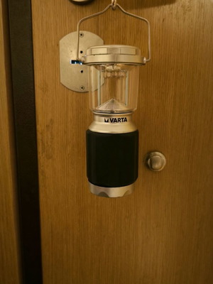 Λάμπα camping κρεμαστή Varta νέα με μπλε φως και 4 μεσαίες μπαταρίες