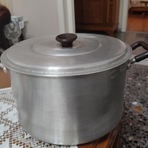 Aluminum pot vintage used in excellent condition