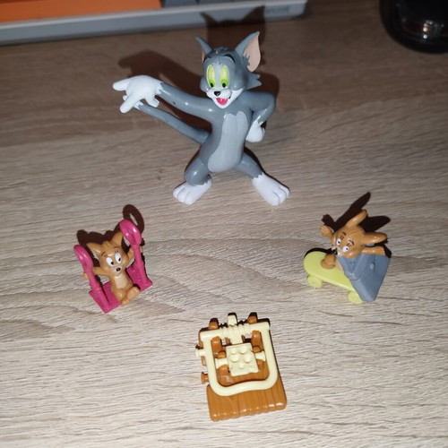 Tom and Jerry figures like new, set with 3 figures and a mousetrap