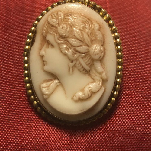 Cameo vintage pin Czechoslovakia 1930-50 used, glass