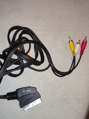 Scart to 3 RCA Cable with IN/OUT Switch like new, 2 meters