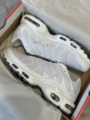 Nike Tn white athletic shoes size 44 like brand new