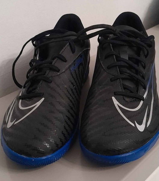 Αθλητικα παπουτσια ποδοσφαιρου Nike με σχαρα Νο 41 καινούργια μια φορα μόνο φορεθηκαν