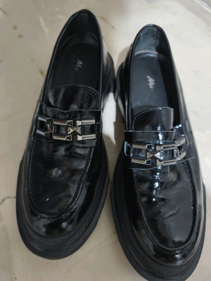 Loafers patent leather women's like new, size 39, black