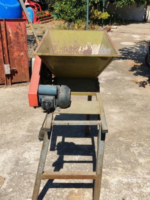Electric grape crusher like new, Italy 0.5 HP