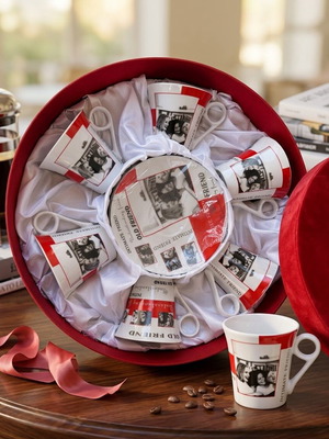 Intimate Friend gift set with 5 ceramic mugs and coasters