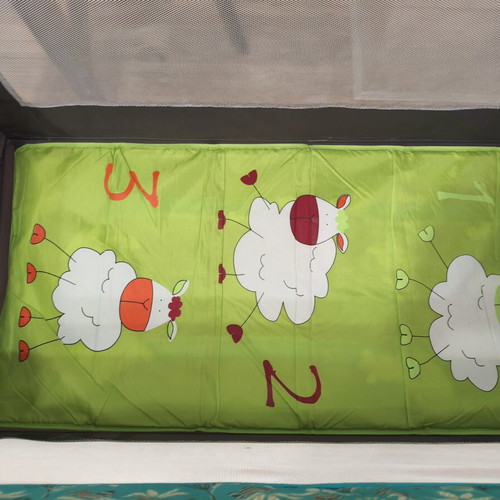 Playpen with orthopedic mattress like new, foldable with carrying case