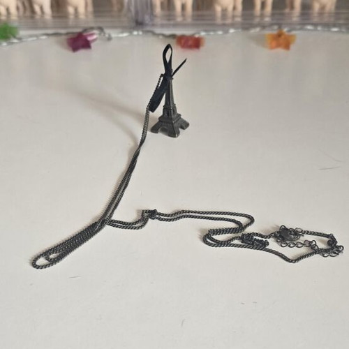 Eiffel Tower Pendant Necklace vintage style, like new