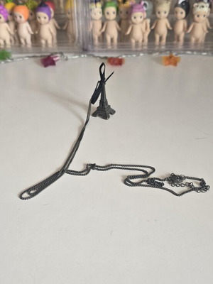 Eiffel Tower Pendant Necklace vintage style, like new