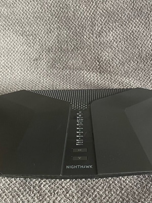 Netgear Nighthawk AX4 LAX20 Router 4G LTE like new, AX1800