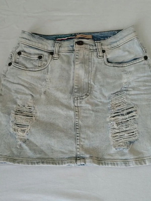 Please mini denim skirt with ripped details, size S