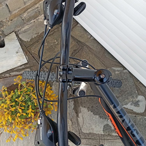 Orient 26 Inch Mountain Bike like new, 21 Shimano speeds, front suspension
