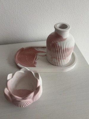 Ceramic decorative set like new