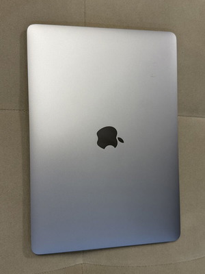 MacBook Pro 2018 Space Gray 256GB Touch Bar like new