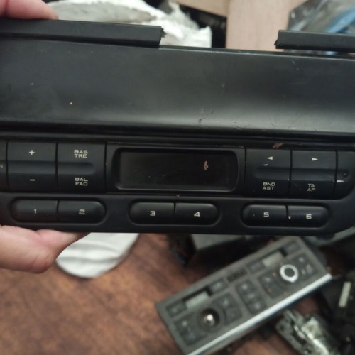 Car radio for Peugeot 406 (08.1995 - 01.2005) Philips used