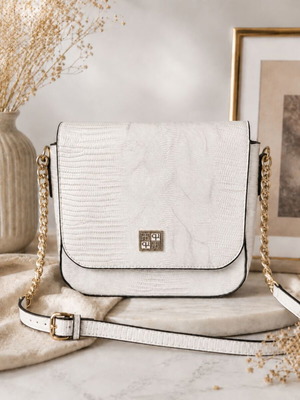 Roccobarocco crossbody bag like new, white with gold chain