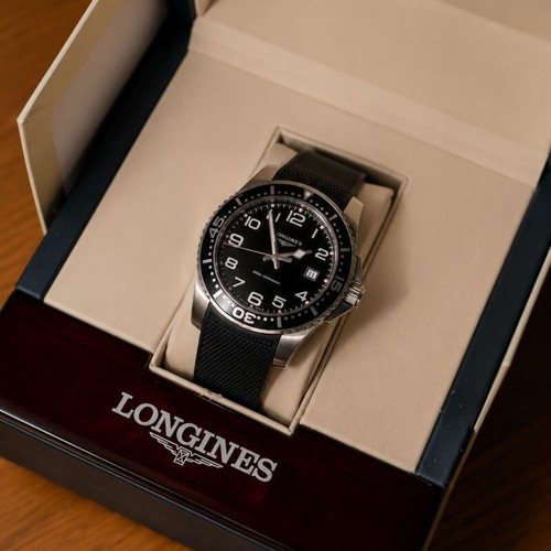 Longines HydroConquest 41mm watch used with box and papers, quartz