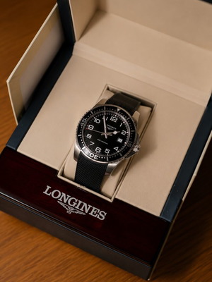 Longines HydroConquest 41mm watch used with box and papers, quartz