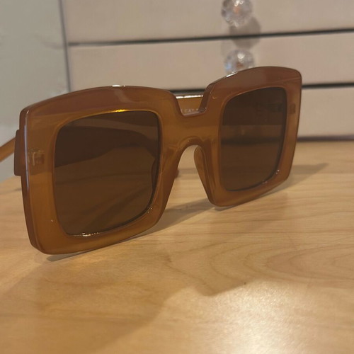 Chpo sunglasses brown like new, all time classic