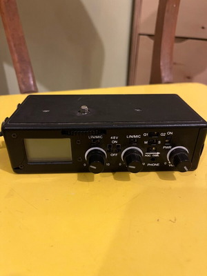 BeachTek DXA-5Da пасивен двоен XLR аудио адаптер използван